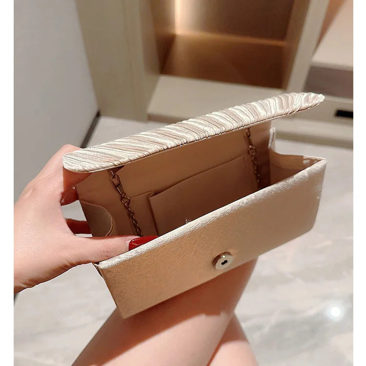 Bolsa Clutch Feminina Elegante – Bolsa de Festa Luxo, Transversal com Corrente, Design Plissado Premium